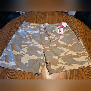 NWT Wrangler Camouflage Relaxed Fit Shorts Men's Size XL